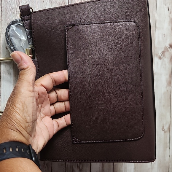 Gianni Bini, Chocolate Brown W/snakeskin panel purse, with gold hardware. - Picture 5 of 11